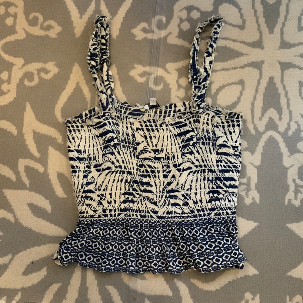 White and navy scrunched thank top with ruffled bottom